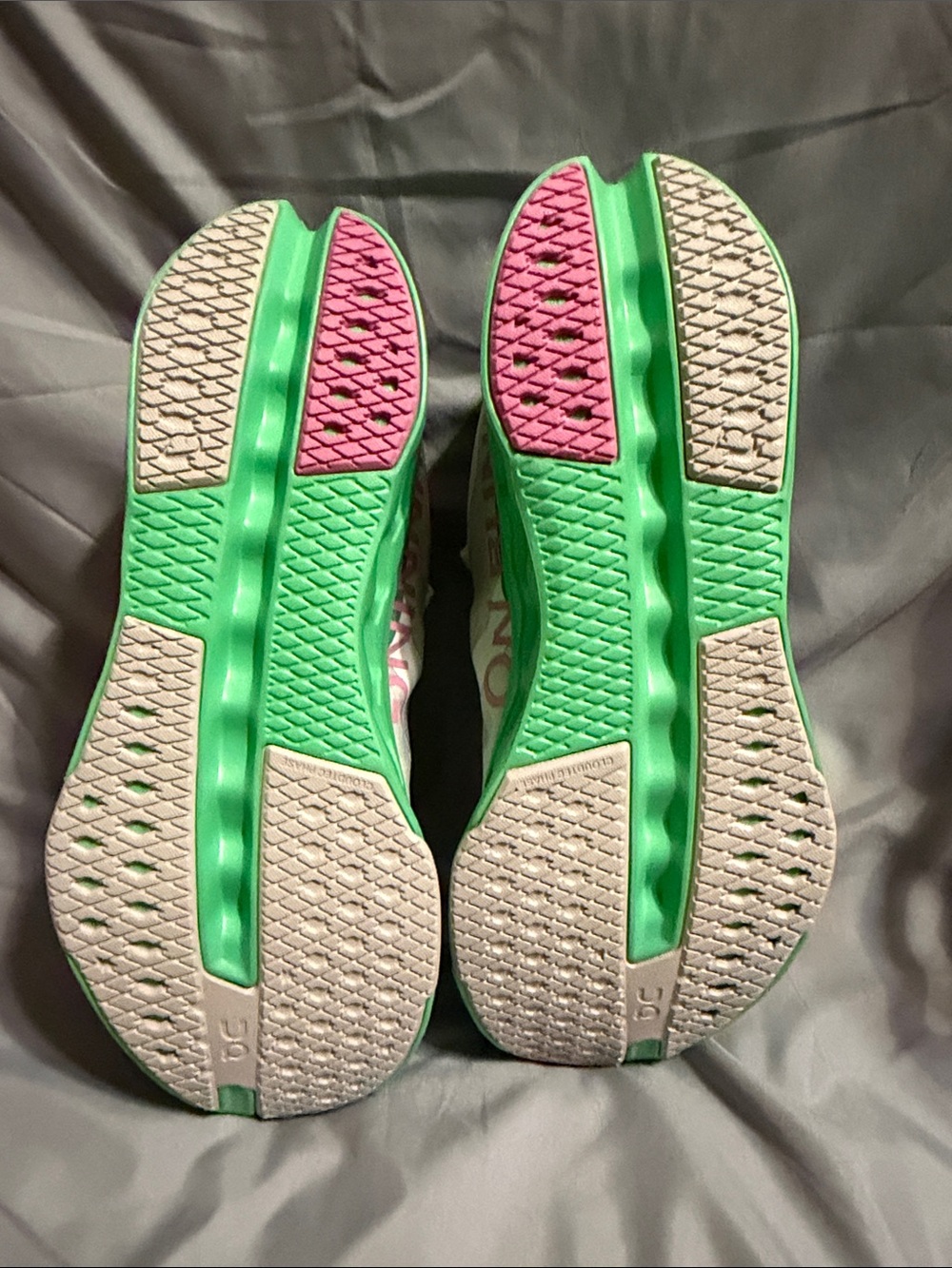 On Cloud Men’s Running Shoes White with Mint Green Sole and Pink Branding - Picture 7 of 7